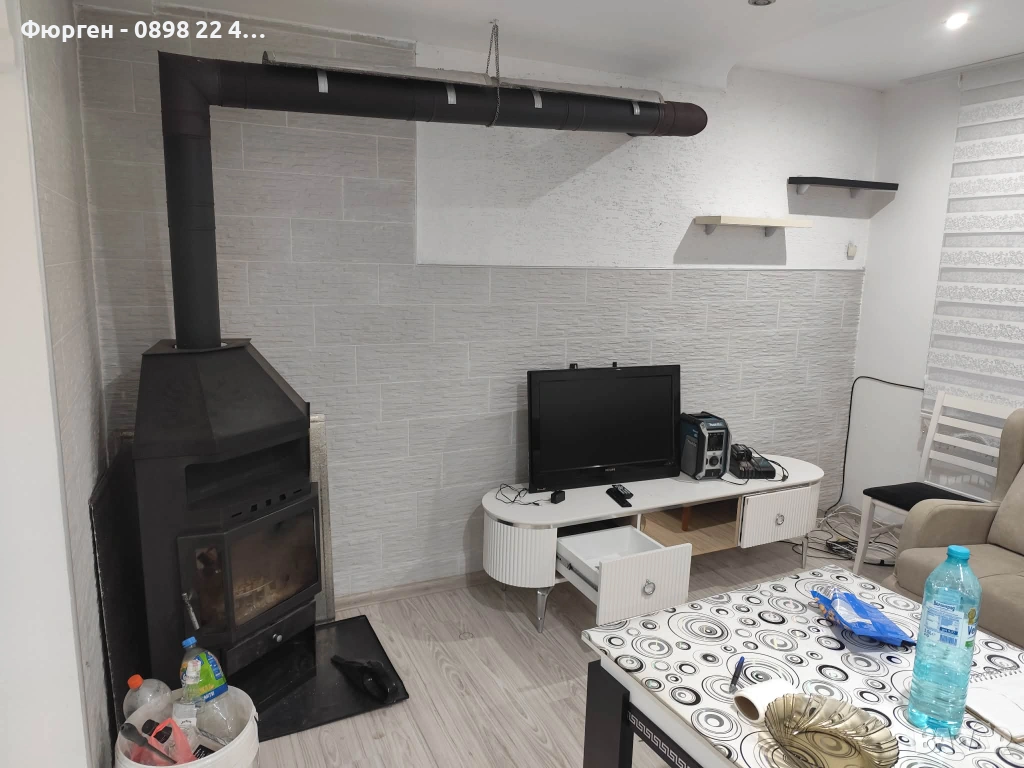 апартамент – 100 кв.м с голям хол, килер, таванска стая, маза и 2 дворни места, снимка 1