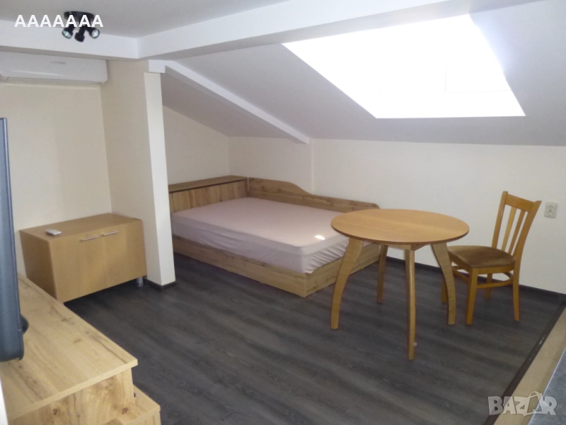 Таванско ателие под наем, снимка 1