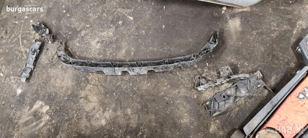 Държач задна броня ляв десен среден  Seat Leon II 2008г - 30лв, снимка 1