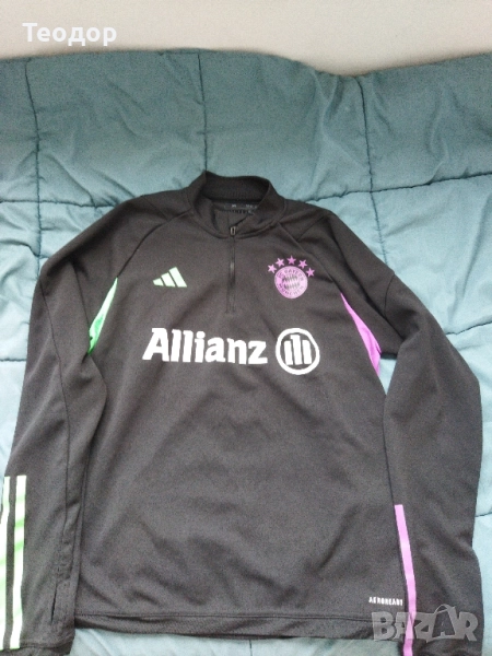 Продавам яке на Байерн Мюнхен. Оригинално е чисто ново е. Струва 80 лв. Номерът е S, снимка 1
