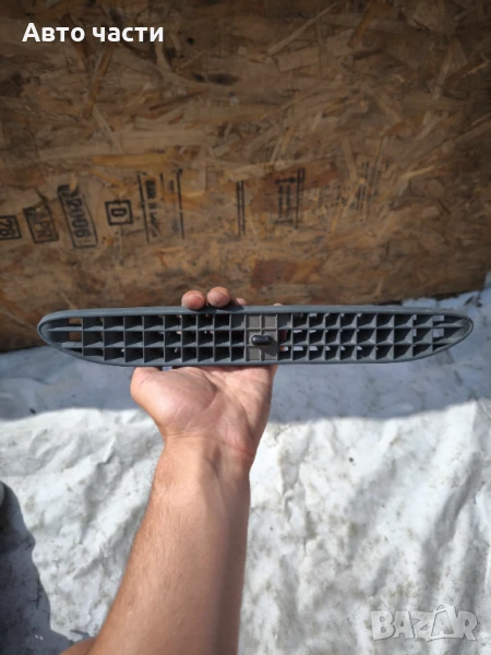 AUDI A4 (B5 Facelift) 2001 1.8 SE Avant Въздушен отвор средна част на таблото 8D0819635A, снимка 1