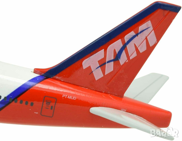 Бойнг 777 самолет модел макет метален лайнер TAM летище, снимка 8 - Колекции - 44974688