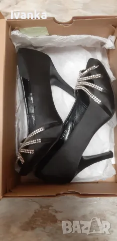 Дамски обувки с висок ток 