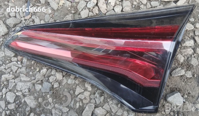 Десен стоп на багажника Toyota Rav4 4 2015-2017 Тойота Рав4 81580-42031