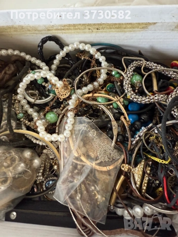 Лот бижута здрави и за поправка Mistery Box