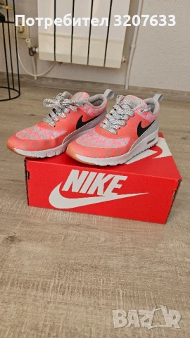 Оригинални дамски маратонки "Nike"