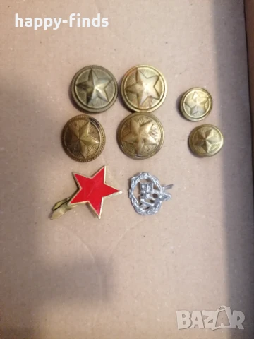 Копчета и червена звезда от парадна военна униформа, гердани, стъклен поднос, порцеланова купа , снимка 1