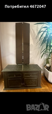 Продавам нощни шкафчета и тоалетка