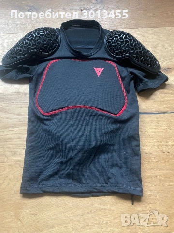 Нагръдник за деца Dainese,подходящ за деца 7-11 години.