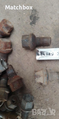 Къси болтове за джанти Мерцедес 124 190, снимка 2 - Части - 48569181