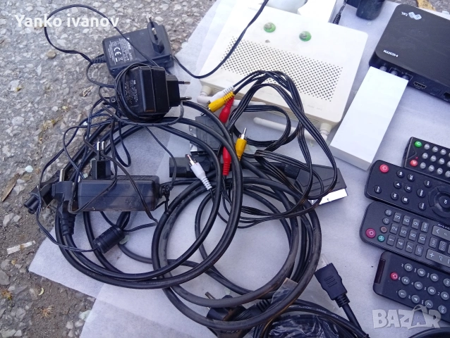 Декодери, рутер, дистанционно, кабели, звънец за врата., снимка 4 - Друга електроника - 54130629