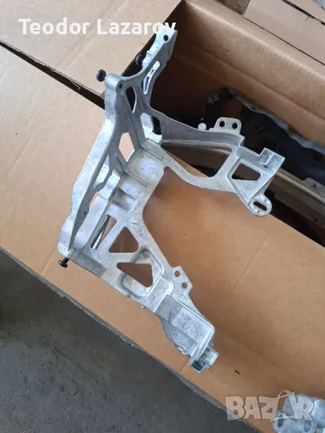 Скоби за предени фарове  Mercedes AMG GT 4, снимка 2 - Части - 50408274