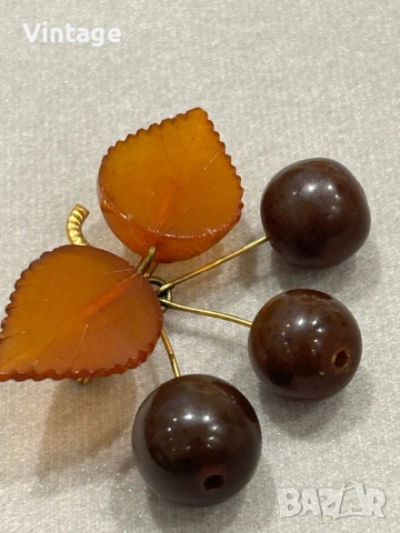 Старинна съветска  позлатена брошка с кехлибар , снимка 4 - Антикварни и старинни предмети - 53374931