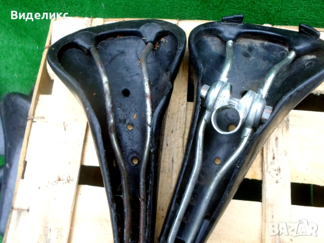 Седалки от ретро шосейни велосипеди/Plastic saddle/, снимка 5 - Части за велосипеди - 52330970