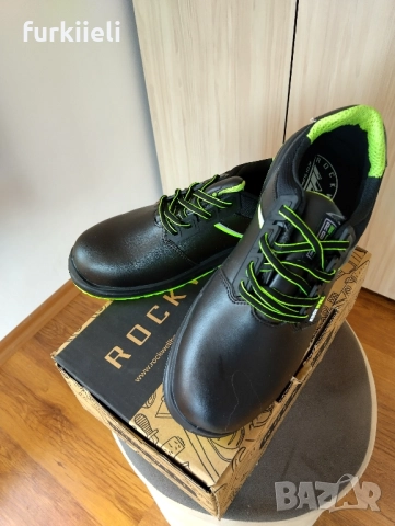 нови работни обувки с метално бомбе 43 номер 