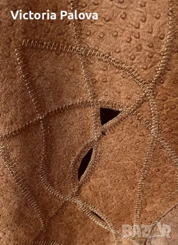 Кожен панталон с перфорация Италия, снимка 10 - Панталони - 50084312