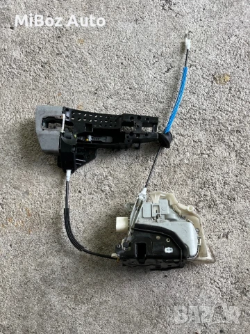 Брава врата предна дясна Ауди а4 b8 Audi, снимка 2 - Части - 50501530