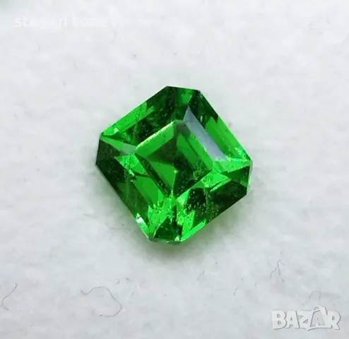 Изключителен неоново зелен Цаворит с рядка форма 0.89кт.! Нов!, снимка 12 - Други - 50324429