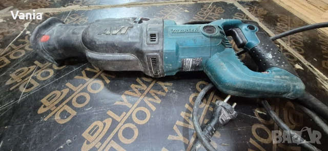 Саблен трион Makita , снимка 2 - Други инструменти - 52801688