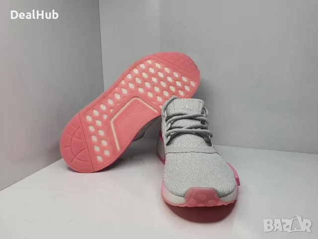 Дамски Маратонки Adidas NMD_R1 Boost

Чисто нова с етикет.

Размер: 36 стелка 22 см

Цена: 89лв., снимка 3 - Маратонки - 48210105