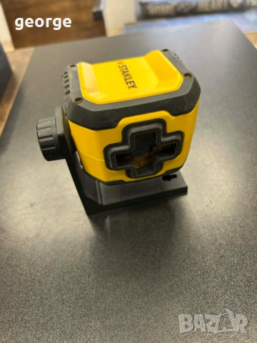 Лазерен нивелир Stanley STHT77611