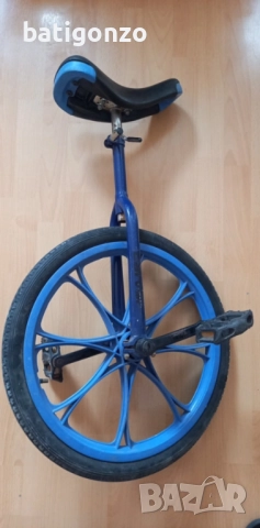 Продавам колело на една гума.