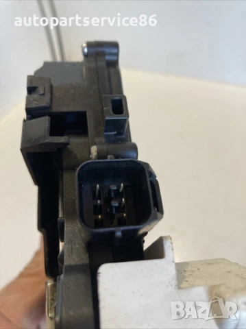 Преден ляв заключващ механизъм на врата за Peugeot 4007 2.2 HDI (2009), снимка 2 - Части - 53654400