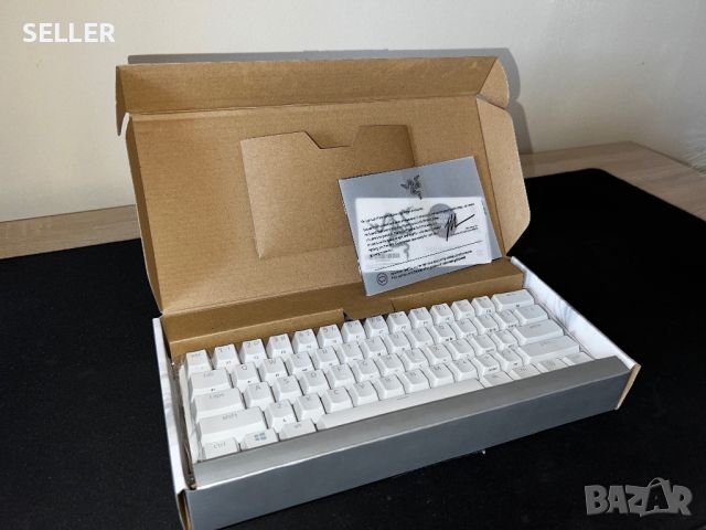 Като нова Razer Huntsman Mini White Linear, снимка 1 - Клавиатури и мишки - 46472559