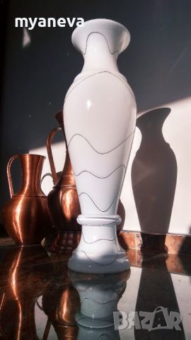 Стъклена , голяма ваза в бял цвят. , снимка 6 - Вази - 46011258