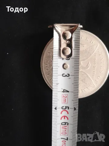 Продава се еднодолорови американски монети копие