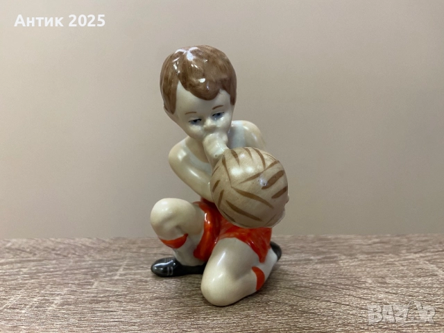 Статуетка „Млад футболист“. Порцелан. СССР. Полонски ЗХК.