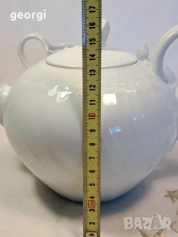 немски порцеланов чайник с поднос, захарница и латиера Hutschenreuther "Dresden" 

7/2, снимка 6 - Сервизи - 49778480