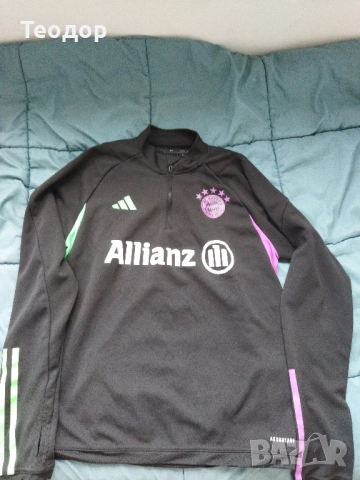Продавам яке на Байерн Мюнхен. Оригинално е чисто ново е. Струва 80 лв. Номерът е S