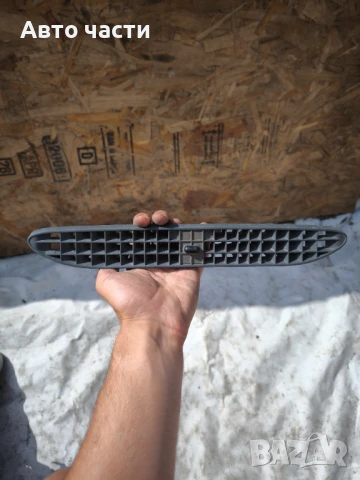 AUDI A4 (B5 Facelift) 2001 1.8 SE Avant Въздушен отвор средна част на таблото 8D0819635A