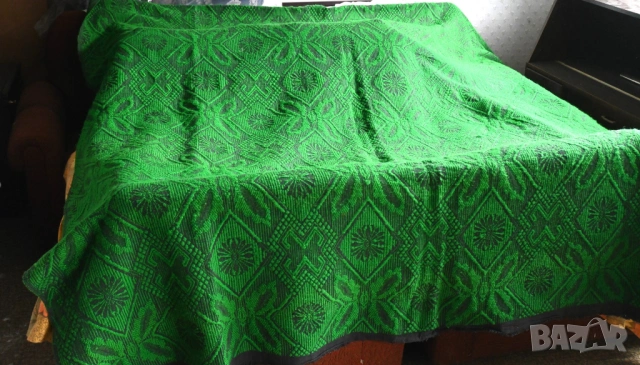 нов голям зелен килим вълнен 