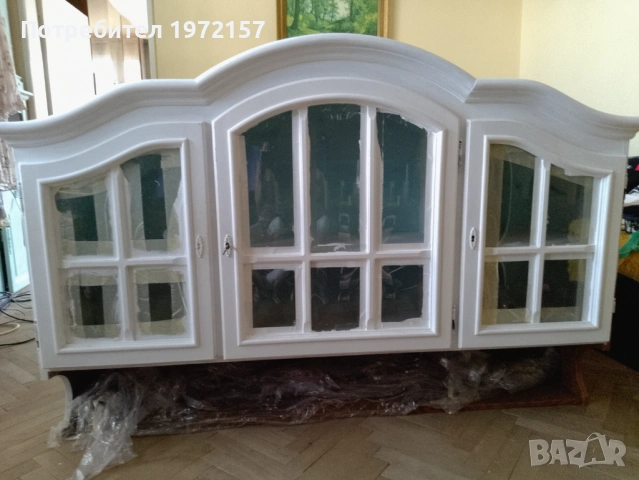Продавам ретро шкаф с витрина (цена по договаряне)