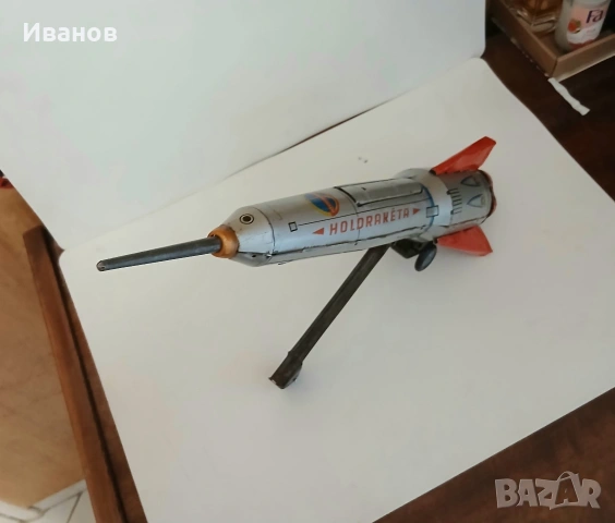 Стара унгарска ламаринена играчка ракета, снимка 3 - Колекции - 54016094