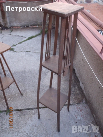 Ретро дървени цветарници от Орех са саксии – 20-те години на 20век.