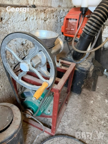 Електрическа месомелачка 