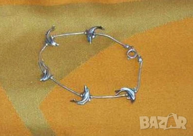 Дамска сребърна гривна красиви плуващи делфинчета - красота за твоята ръка сребро