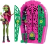 Кукла Monster High Garden Mysteries Venus с 19 изненади, снимка 1