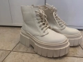 Бели боти, снимка 3
