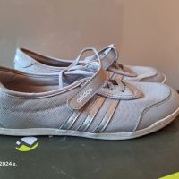 Дамски обувки Adidas , снимка 1 - Маратонки - 45647718