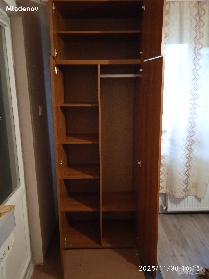 Запазен двукрилен гардероб с надстройка , снимка 1