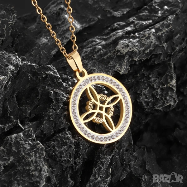 Позлатен медальон „Вещерски възел“ с инкрустирани камъни – Унисекс колие от неръждаема стомана, снимка 1