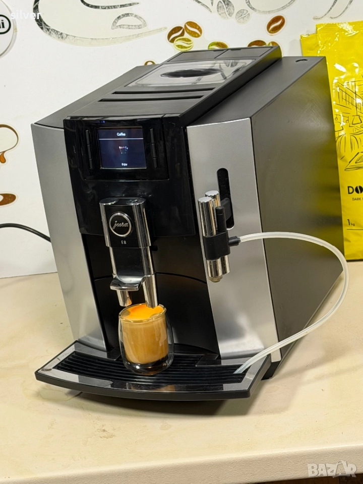 Кафемашина кафе автомат JURA E8 с гаранция, снимка 1