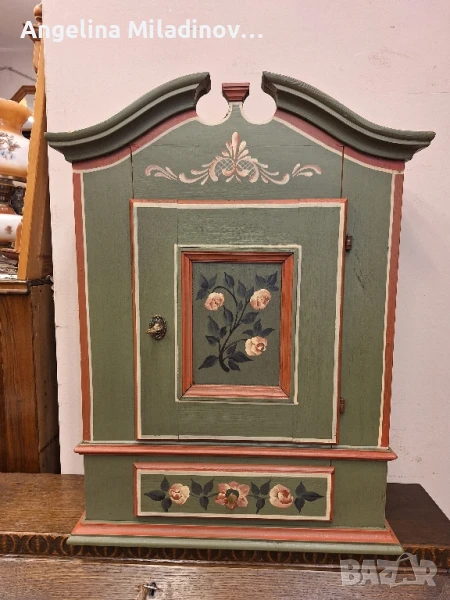 Шкаф за стена ръчно изрисуван , снимка 1