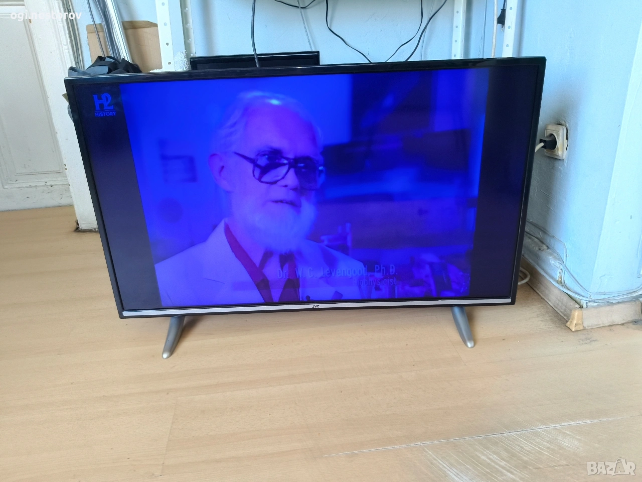 Телевизор JVC, снимка 1