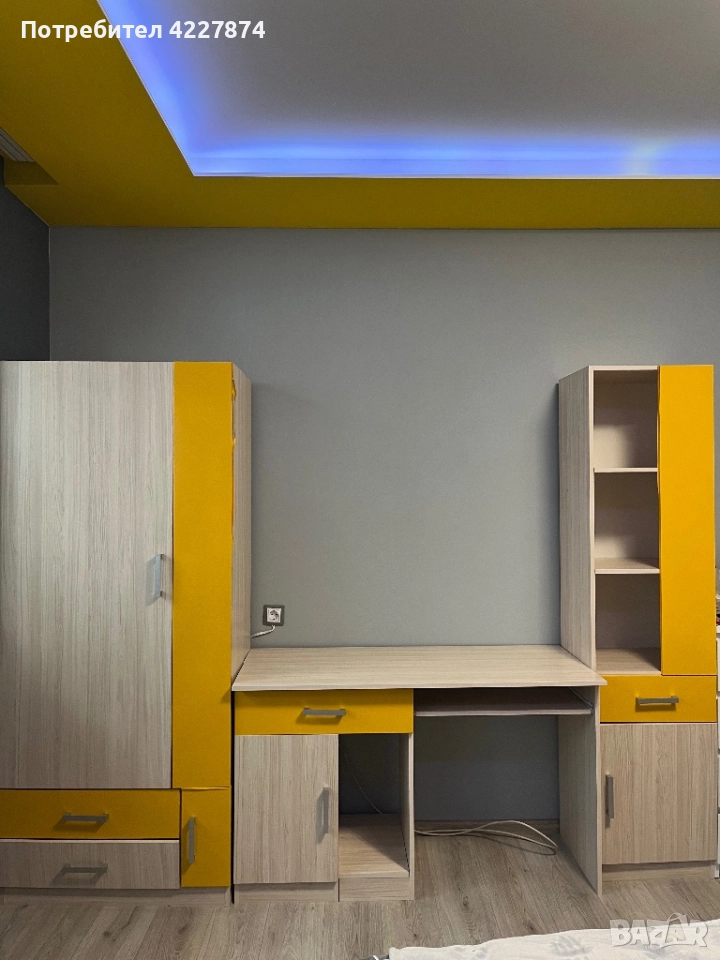 Секция с жълто фолио, но отдолу е синия, снимка 1