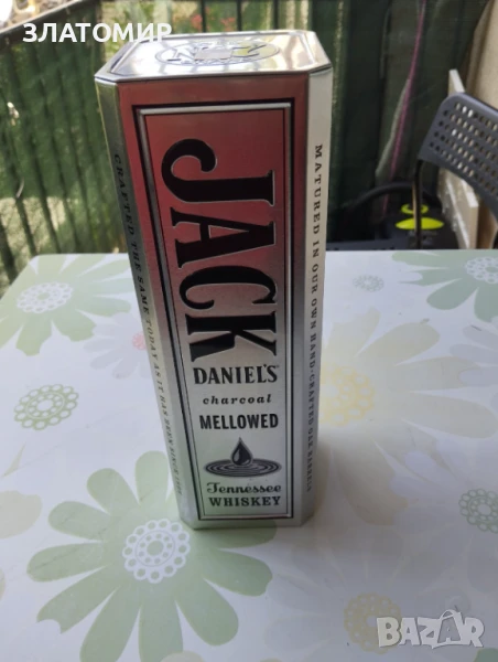 МЕТАЛНА КУТИЯ, снимка 1